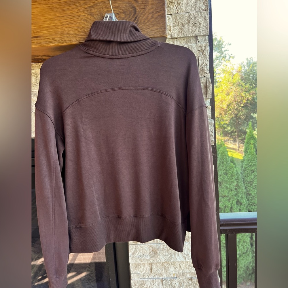🤎🤎 D⃨a⃨n⃨s⃨k⃨i⃨n⃨ Brown Athleisure Top